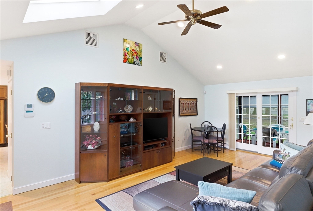 32 Hayden Lane, Bedford, MA Photo #6