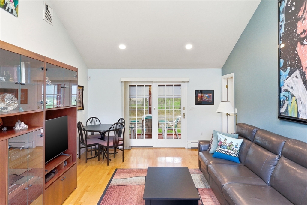 32 Hayden Lane, Bedford, MA Photo #8
