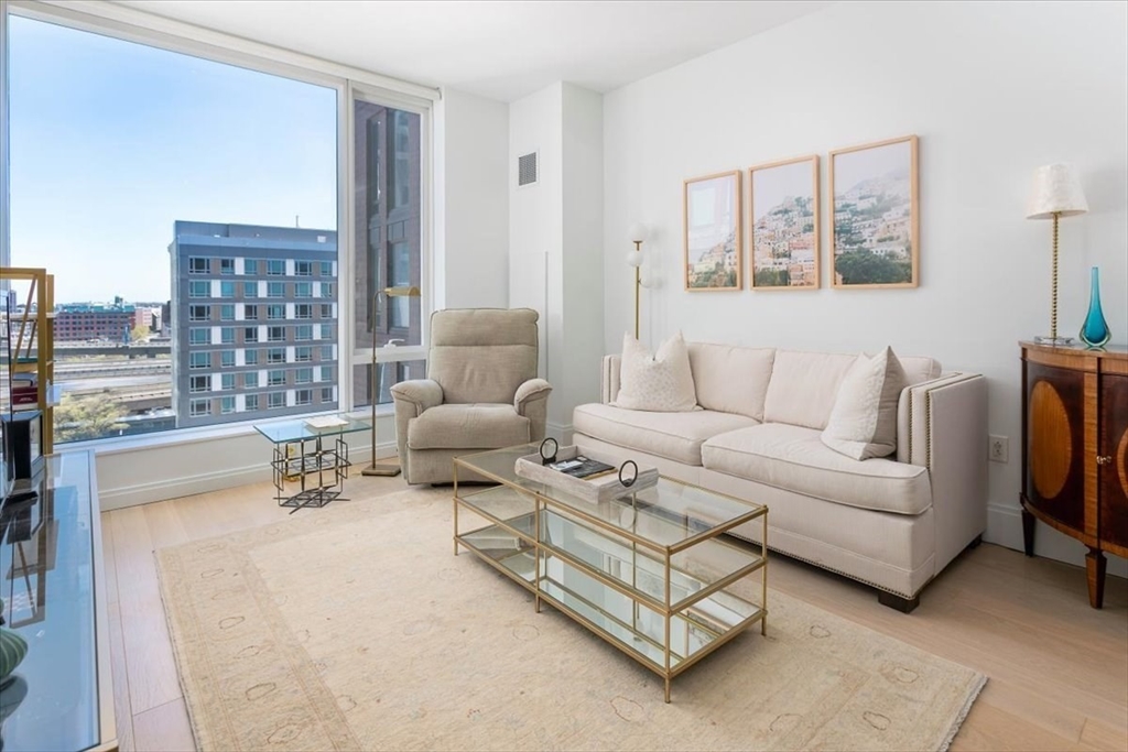 Click for 370-380 Harrison Ave #1027, Boston, MA slideshow