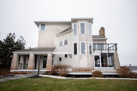 111 Gulf Dartmouth MA 02748