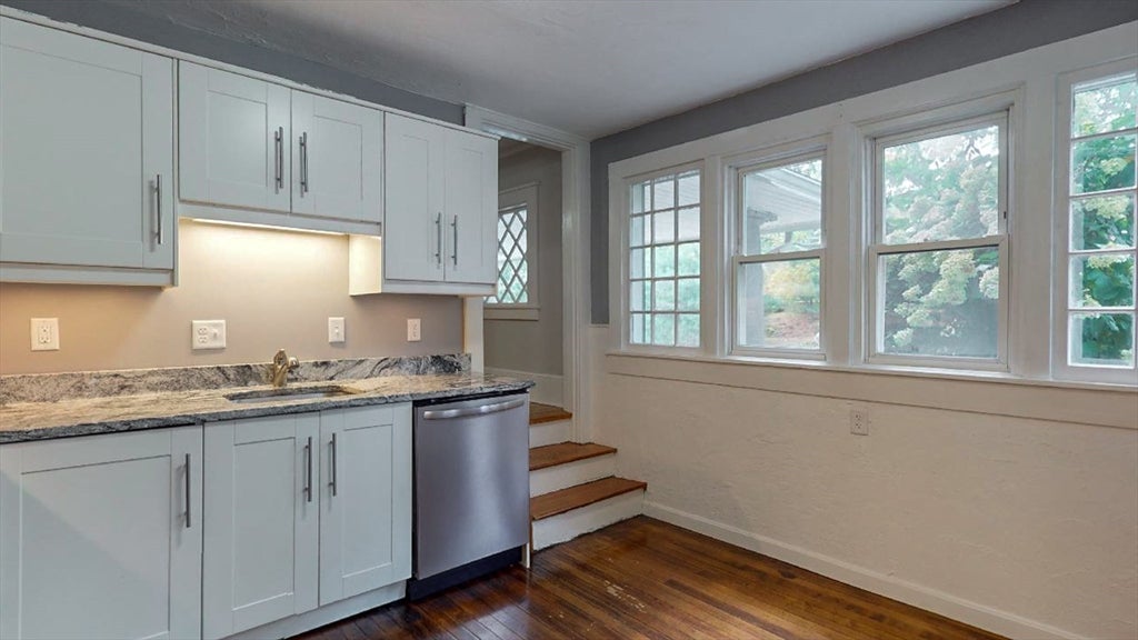 54 Beeching St #Left, Worcester, MA, 54 Beeching St #Left, Worcester, MA Photo #3