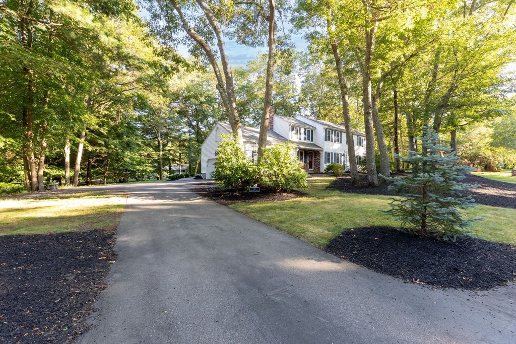 14 Briarwood Cir
