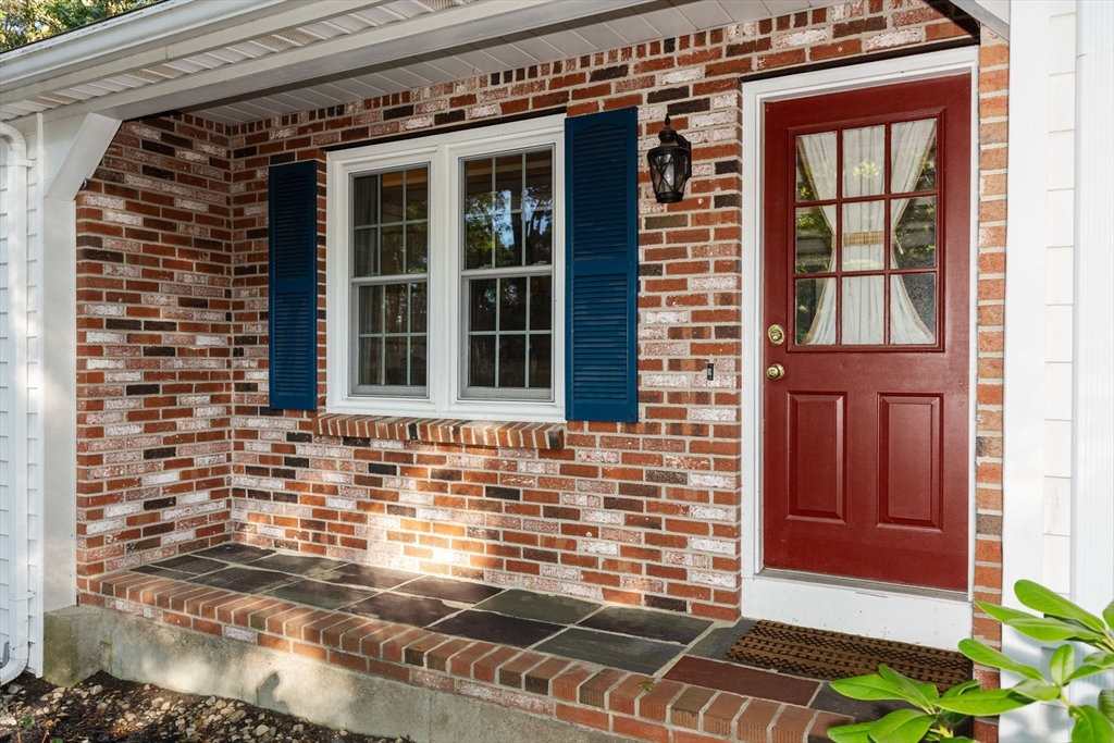 14 Briarwood Cir