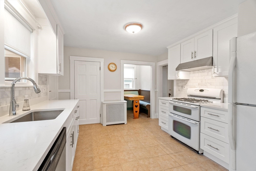 76 Lynde Ave 76