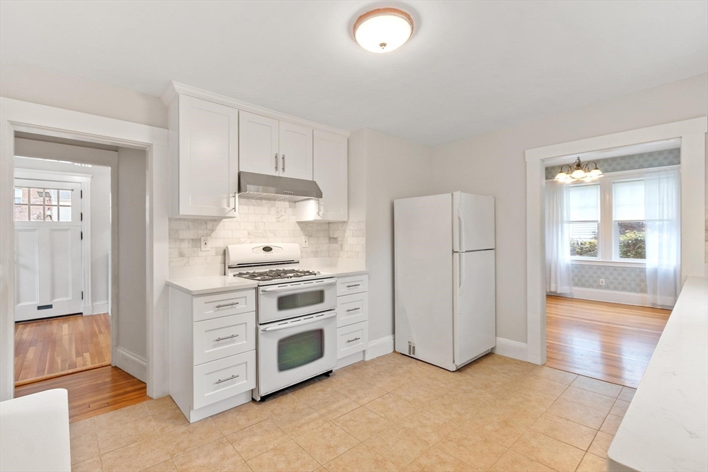 76 Lynde Ave 76