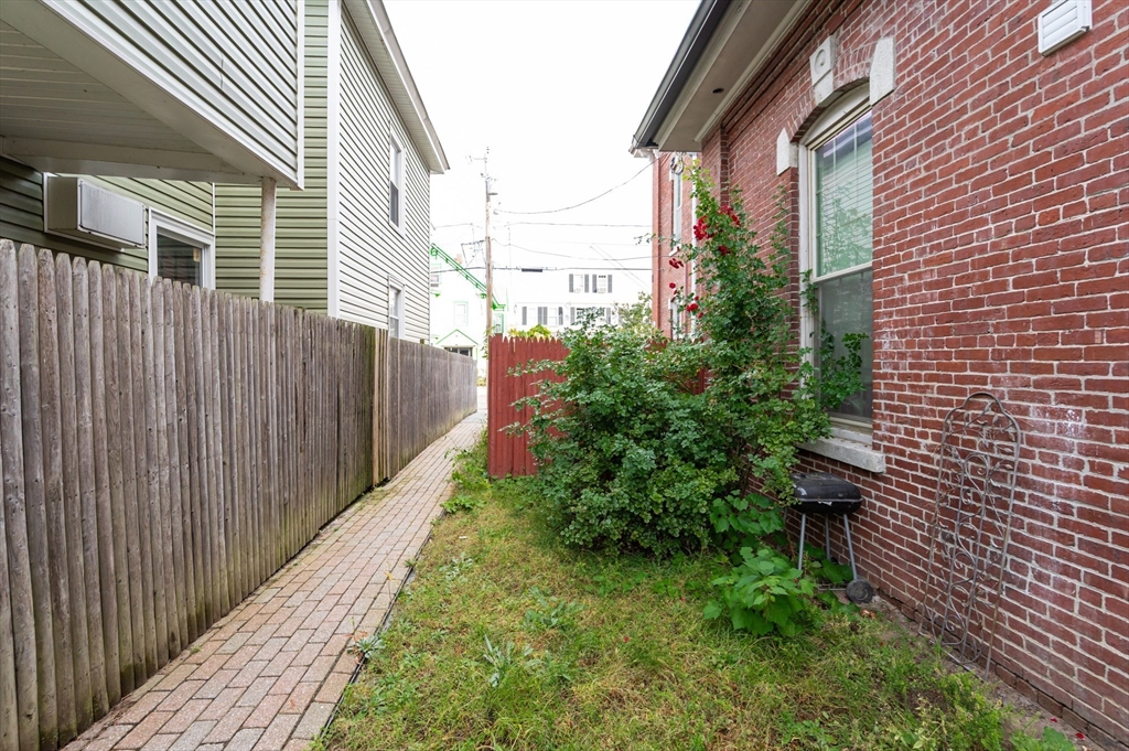 27 Fourth St