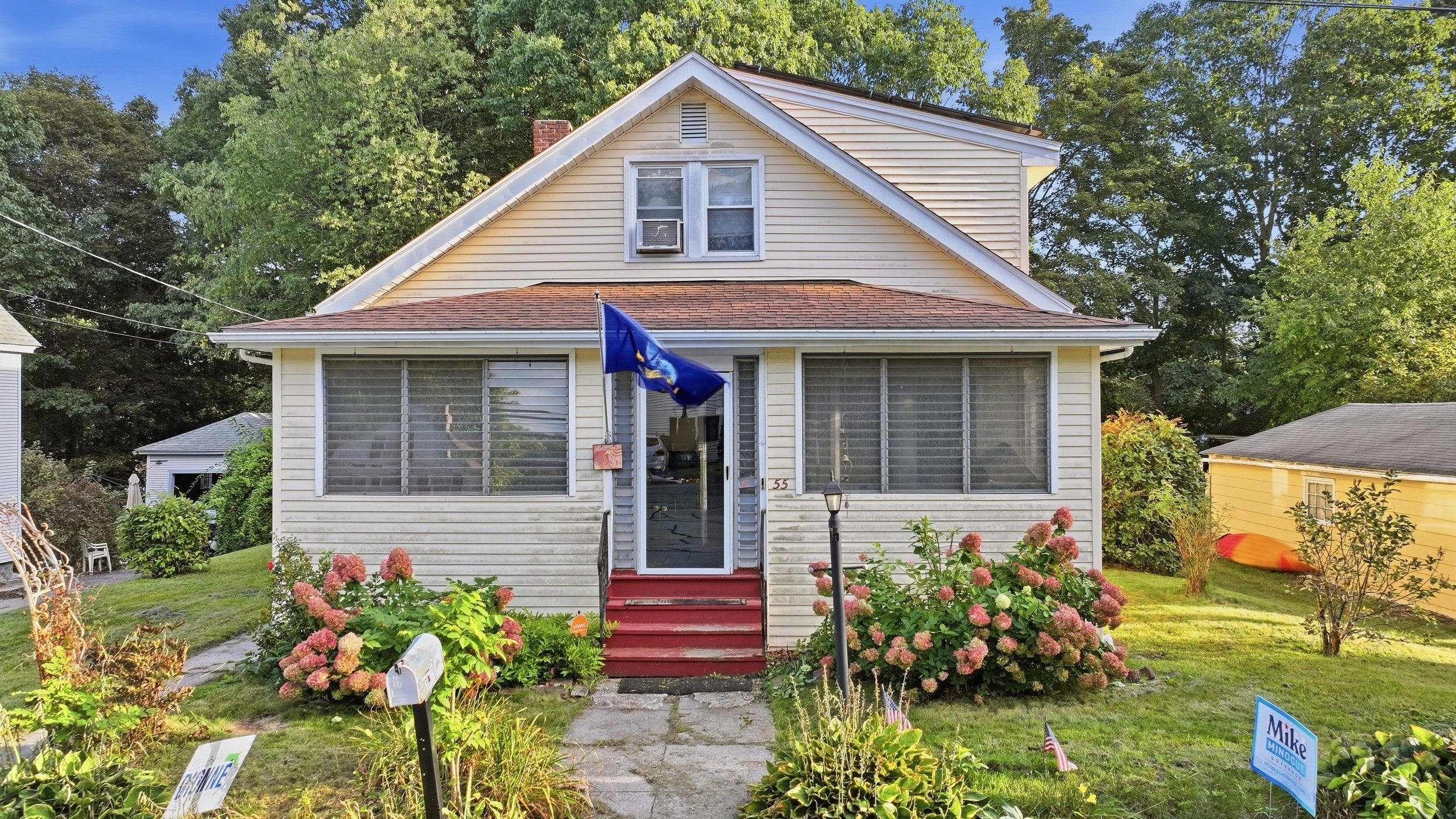 Photo of 55 Clover St, Worcester, MA