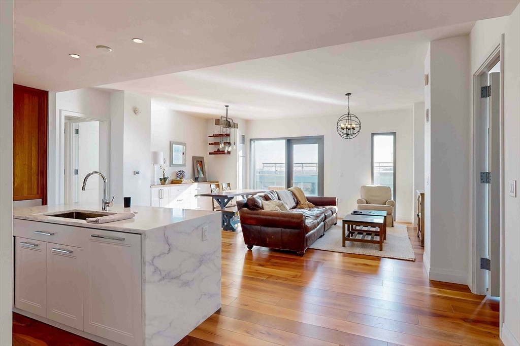 300 Pier 4 Blvd 6E