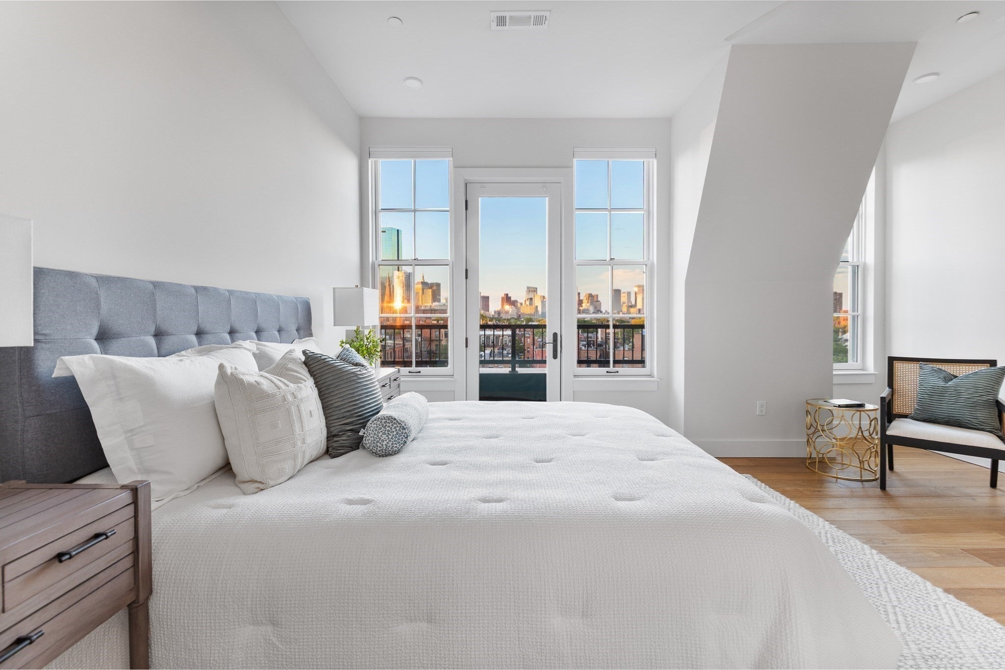 566 Columbus Ave 614
