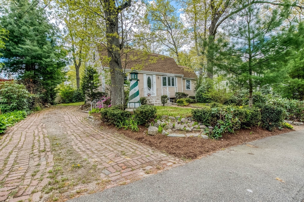 42 Stoughton Rd, Dedham, MA Photo #3