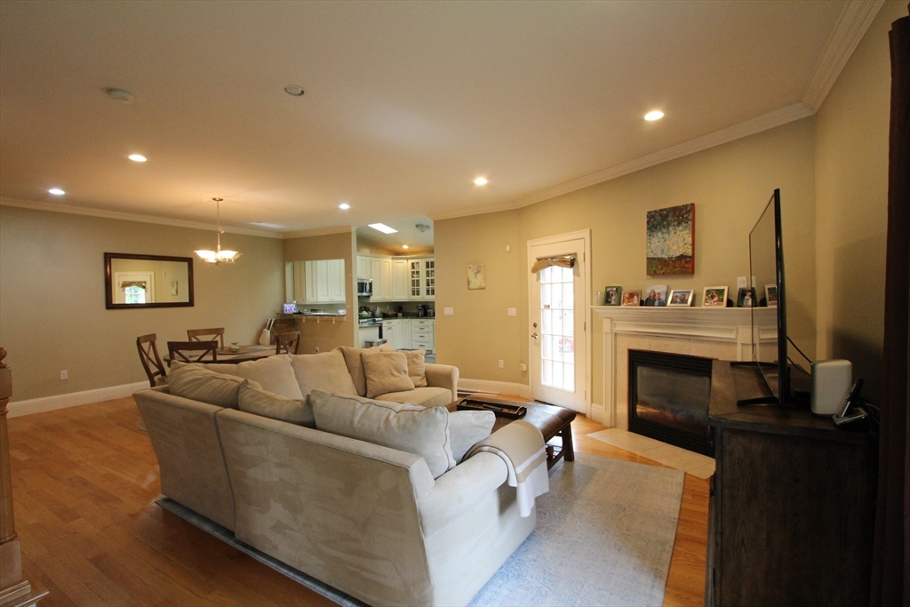 31-33 Florence St #31, Newton, MA, 31-33 Florence St #31, Newton, MA Photo #3