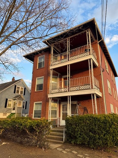 20 Vivian St Cumberland RI 02864