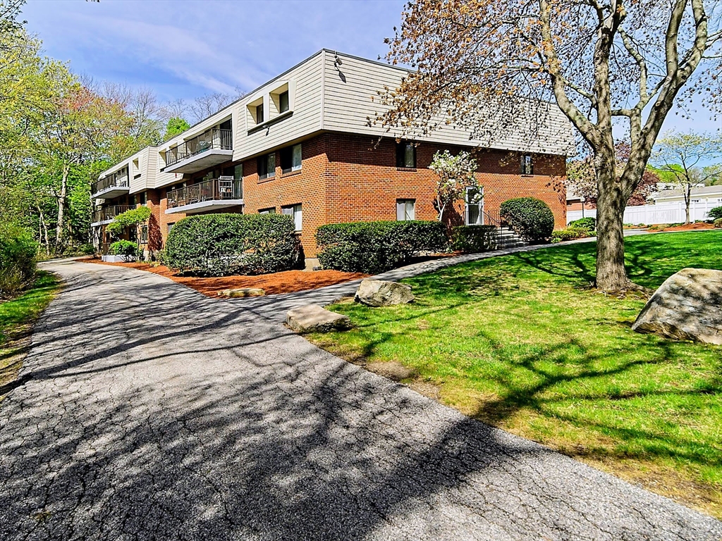573 Broad St 234