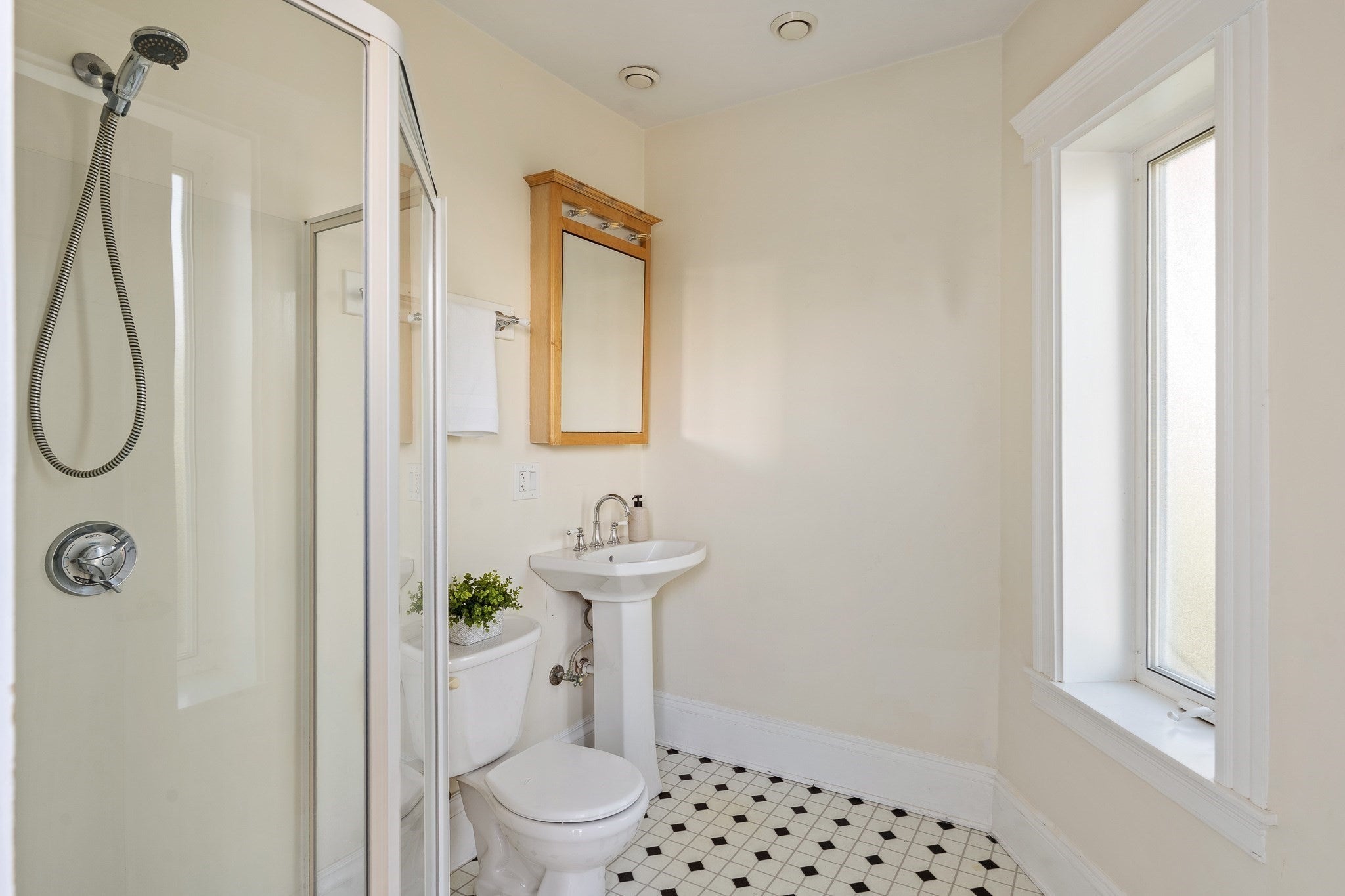 26 Princeton St #26, Medford, MA, 26 Princeton St #26, Medford, MA Photo #8