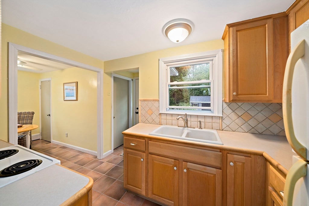 38 Roseen Rd, Holbrook, MA, 38 Roseen Rd, Holbrook, MA Photo #6