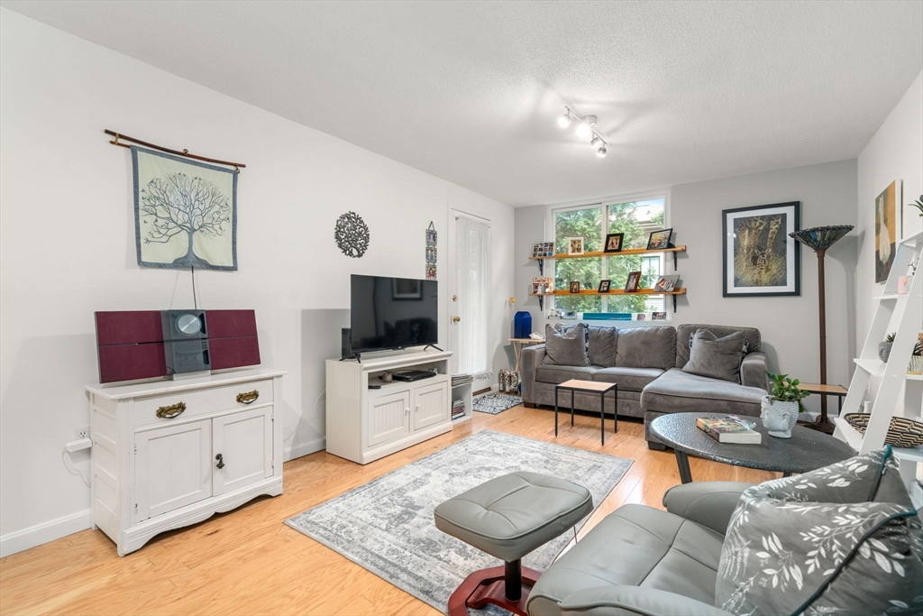 321 Harvard St 302