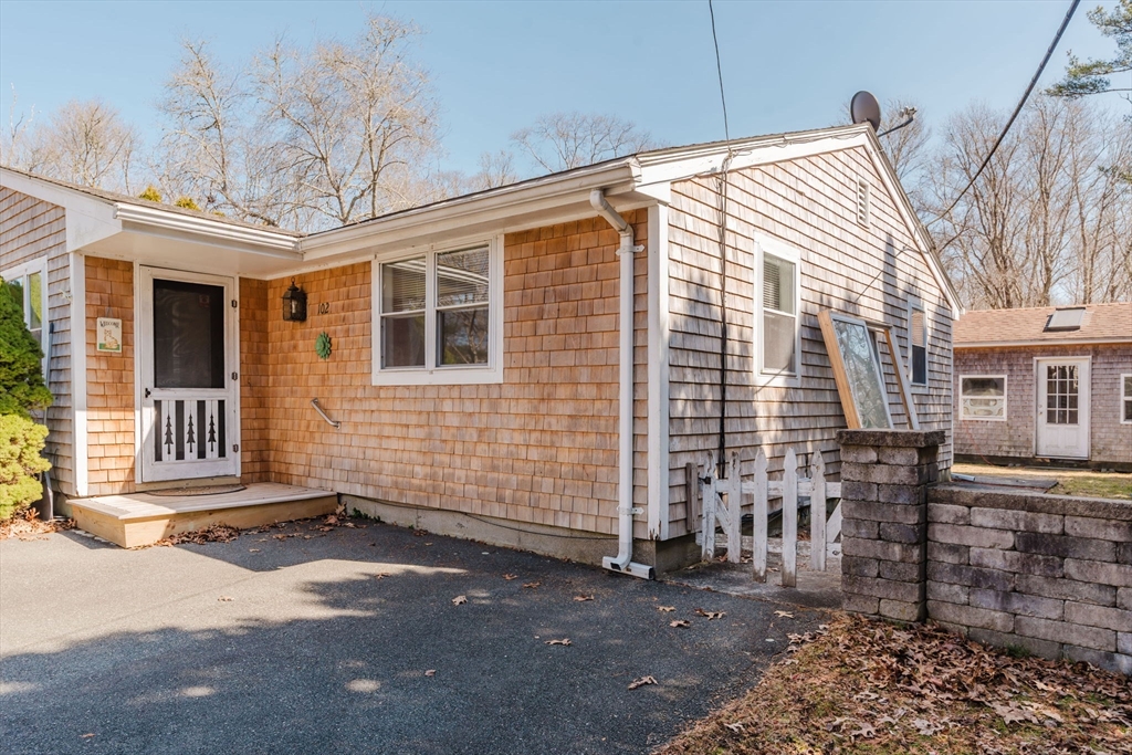 102 Robert St 102