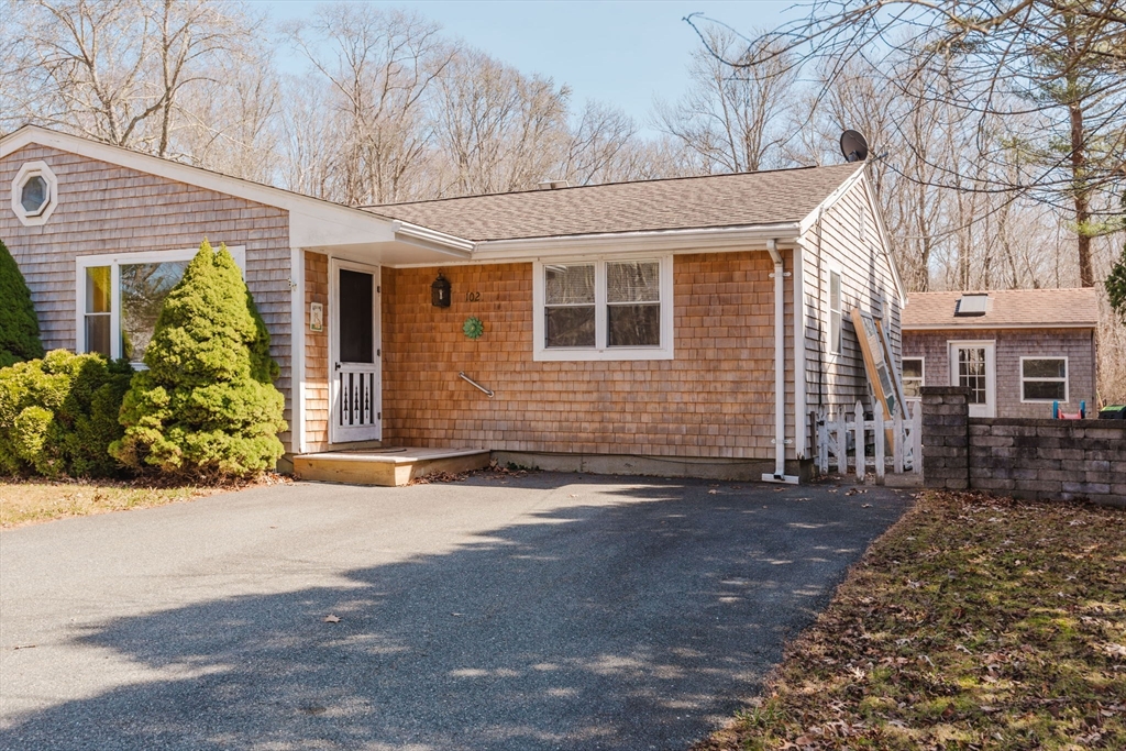 102 Robert St 102
