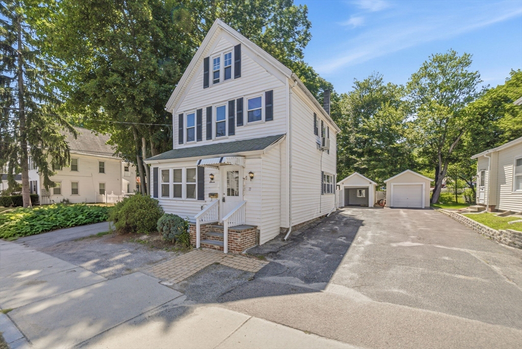 11 Brook St