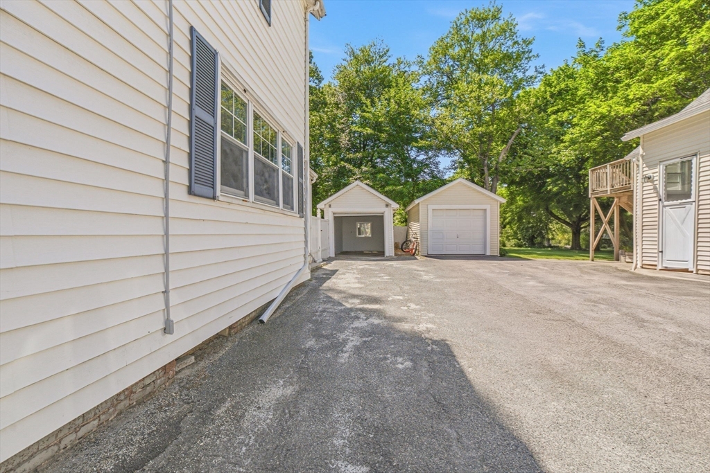 11 Brook St