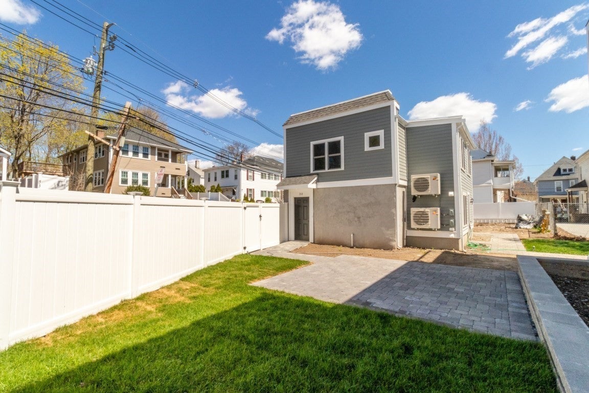 30 Columbus Ave #4, Waltham, MA Photo #2