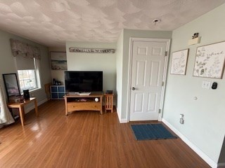 84 Railroad Ave B