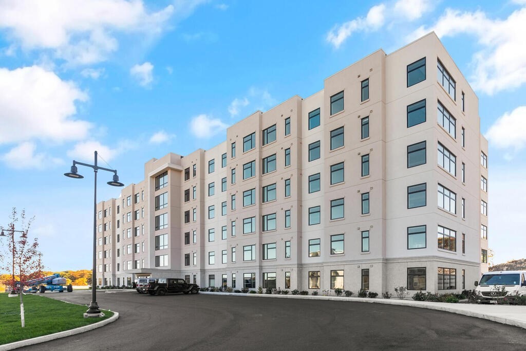 30 Collins Avenue 000