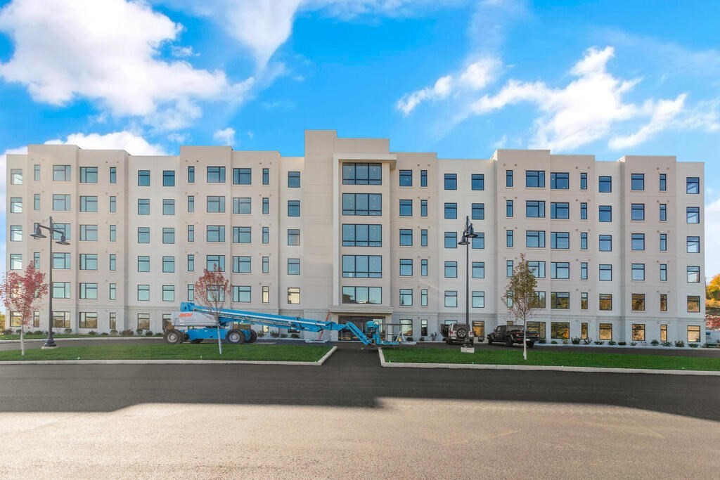 30 Collins Avenue 000