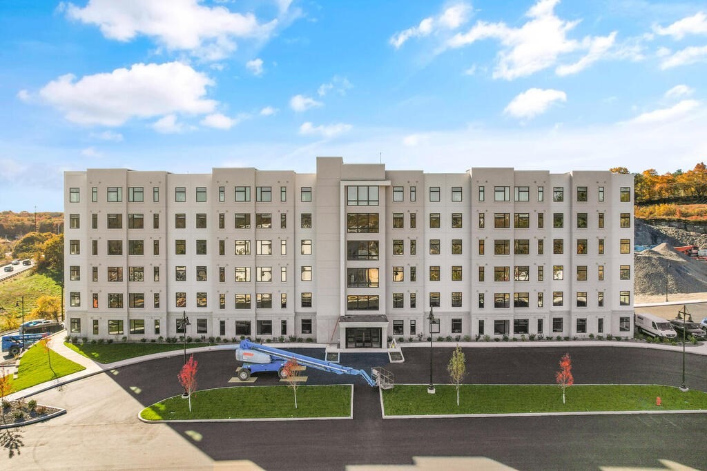 30 Collins Avenue 000