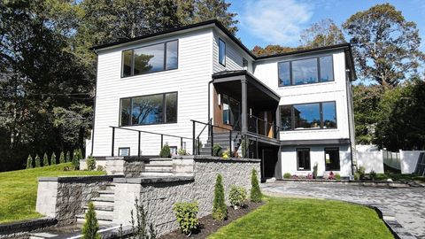 98 Hunnewell St Needham MA 02494