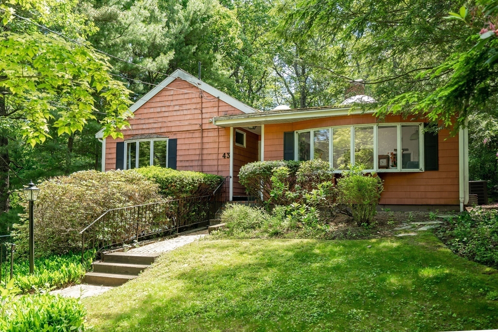 43 Fair Oaks Dr