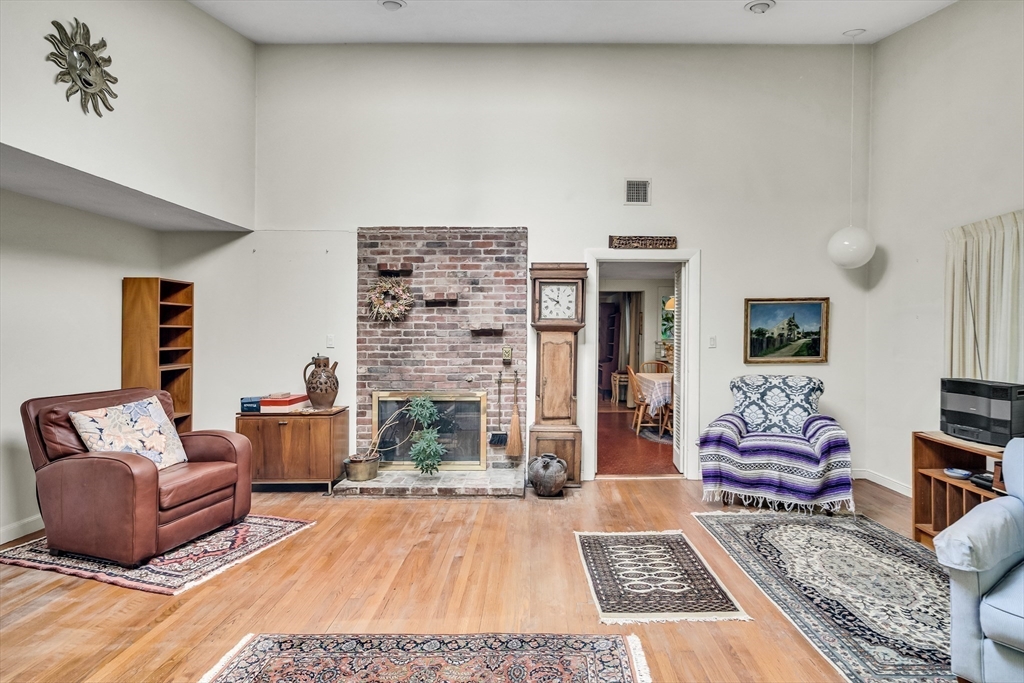 43 Fair Oaks Dr