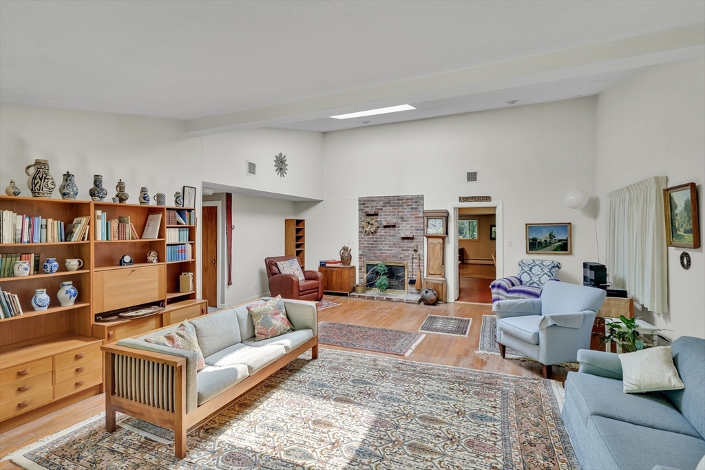 43 Fair Oaks Dr