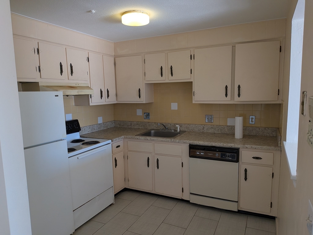 20 Williamsburg Court 14