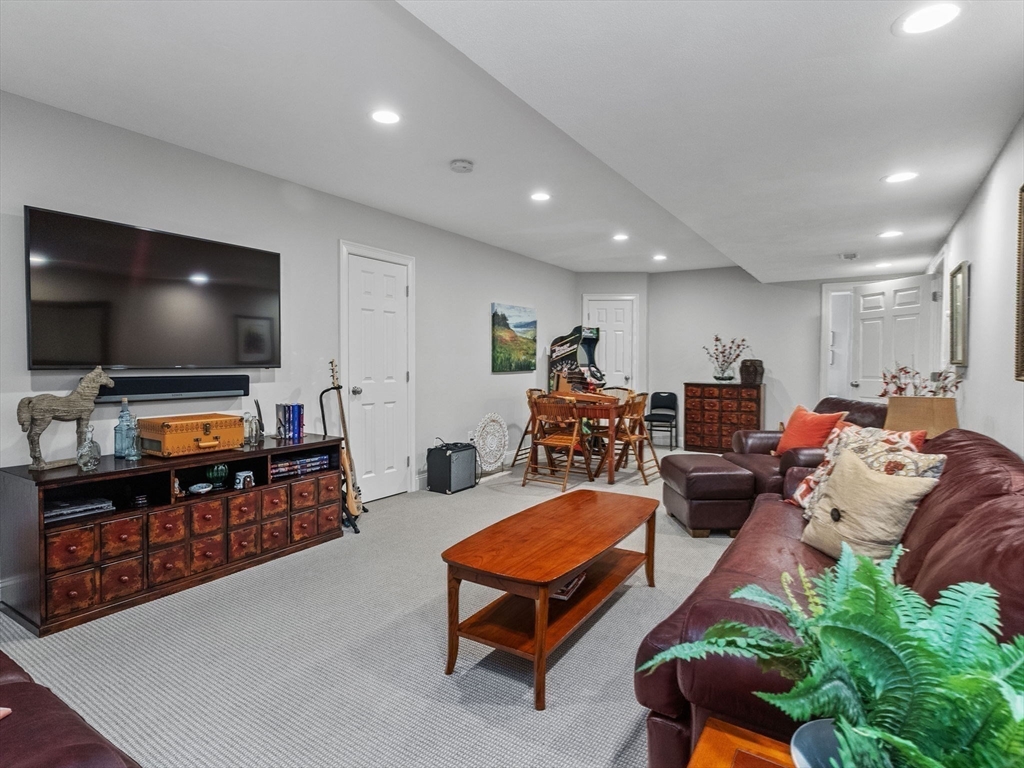 Dover, Massachusetts 02030, United States, 5 Bedrooms Bedrooms, ,5 BathroomsBathrooms,Residential,Active,84708