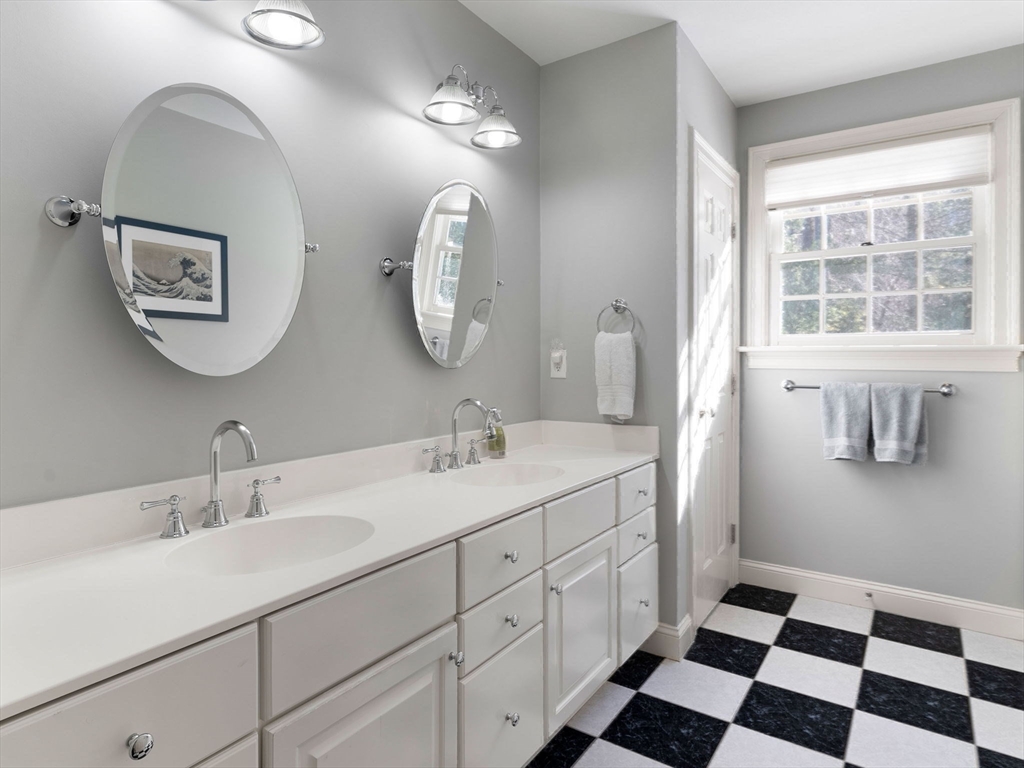 Dover, Massachusetts 02030, United States, 5 Bedrooms Bedrooms, ,5 BathroomsBathrooms,Residential,Active,84708