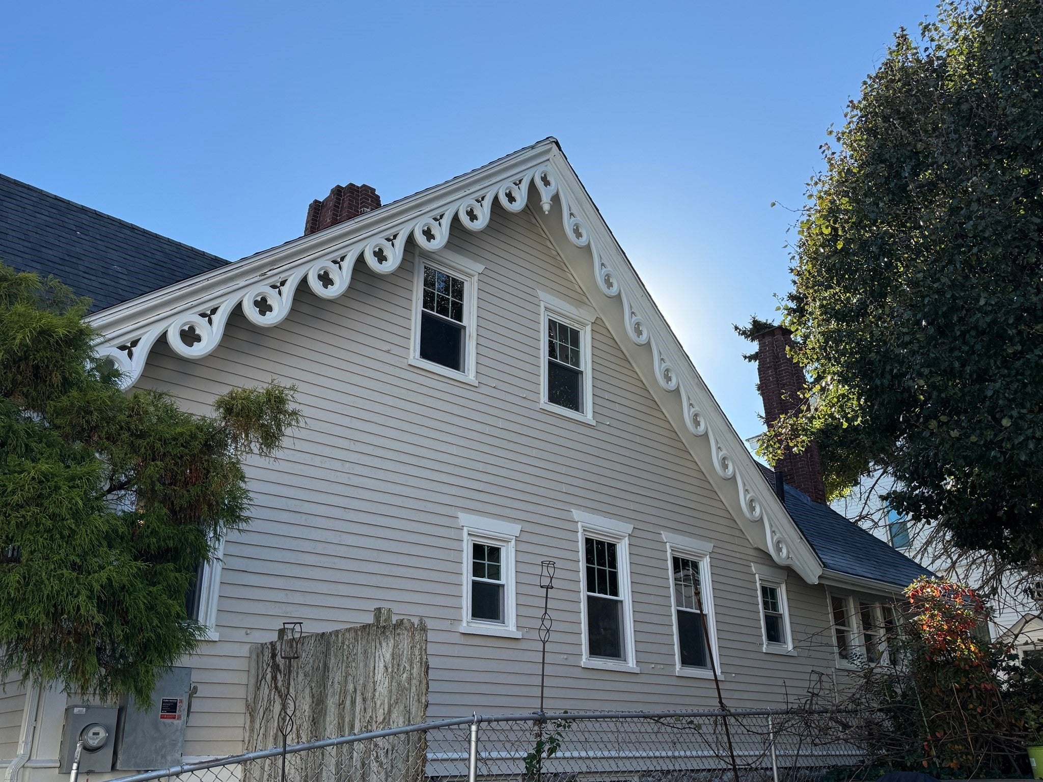 105 S 6th St