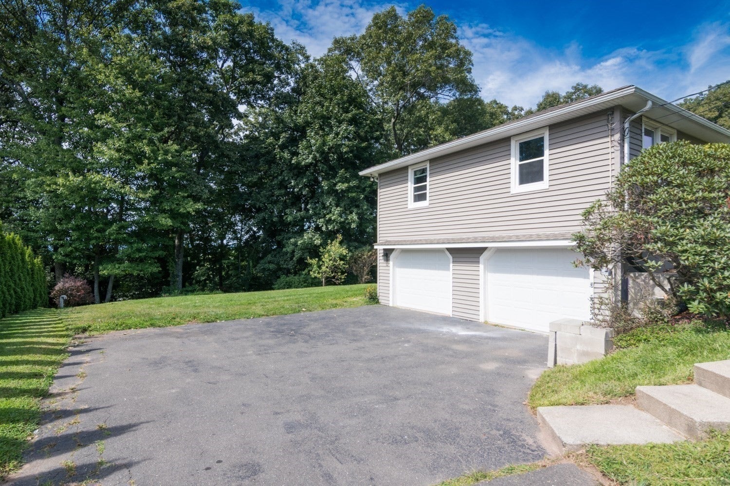 12 Linda Dr, Westfield, MA Photo #5