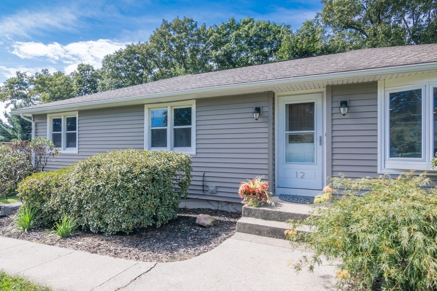 12 Linda Dr, Westfield, MA Photo #2