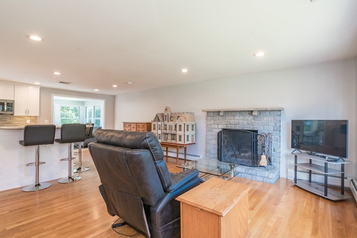 12 Linda Dr, Westfield, MA Photo #7