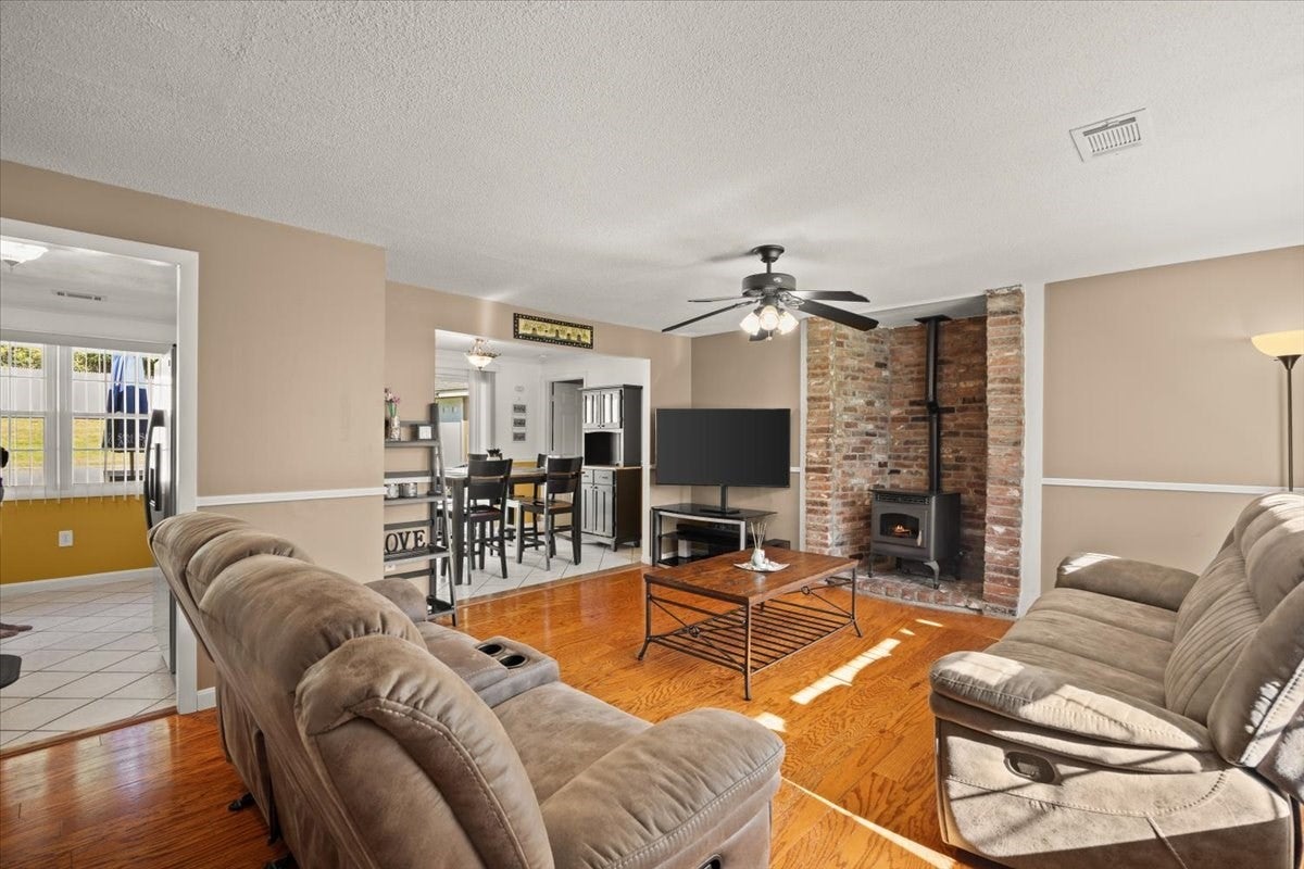 90 Smoke Rise Cir, Swansea, MA Photo #5