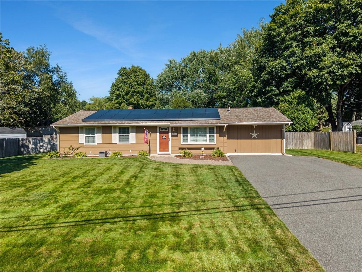 90 Smoke Rise Cir, Swansea, MA Photo #1
