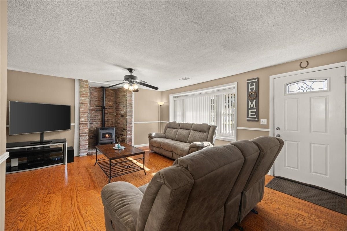 90 Smoke Rise Cir, Swansea, MA Photo #8