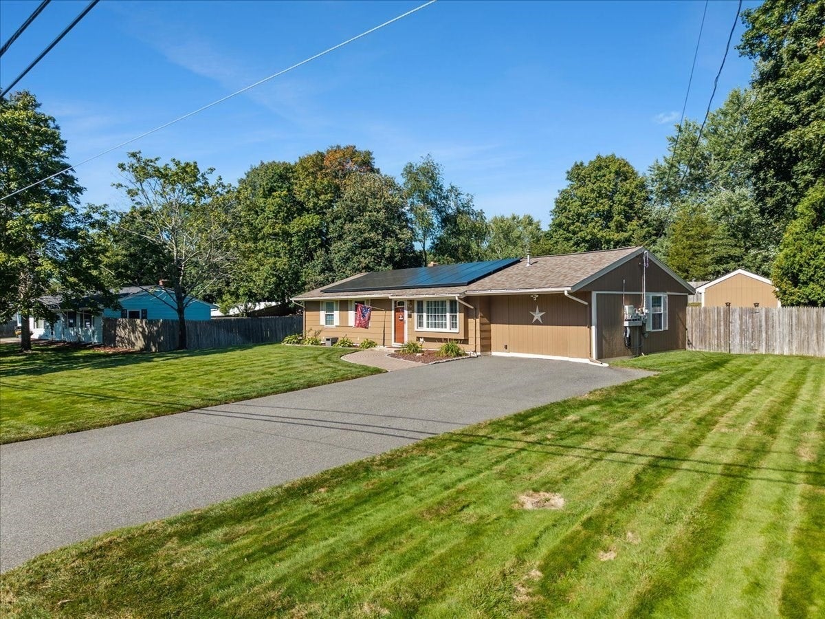 90 Smoke Rise Cir, Swansea, MA Photo #3