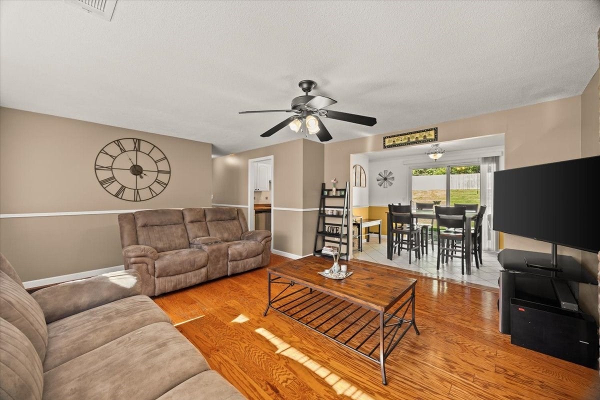 90 Smoke Rise Cir, Swansea, MA Photo #6