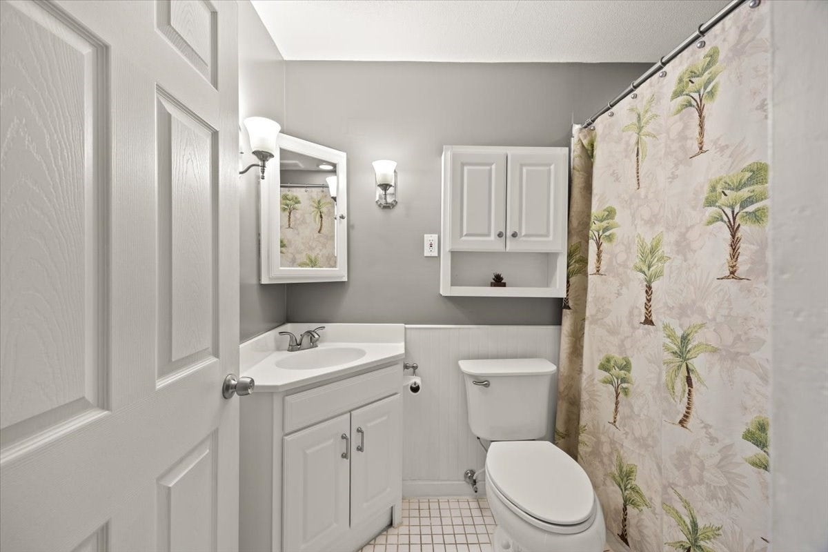 90 Smoke Rise Cir, Swansea, MA Photo #24