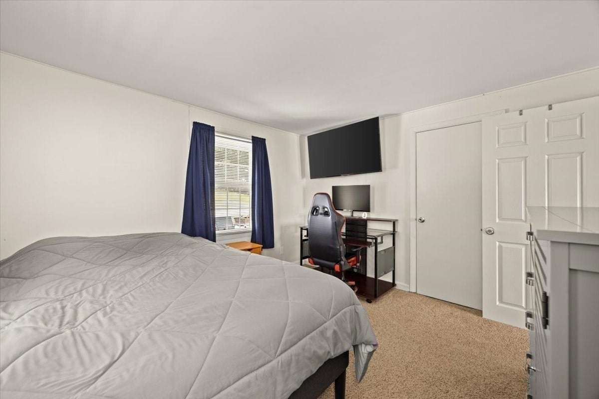 90 Smoke Rise Cir, Swansea, MA Photo #23