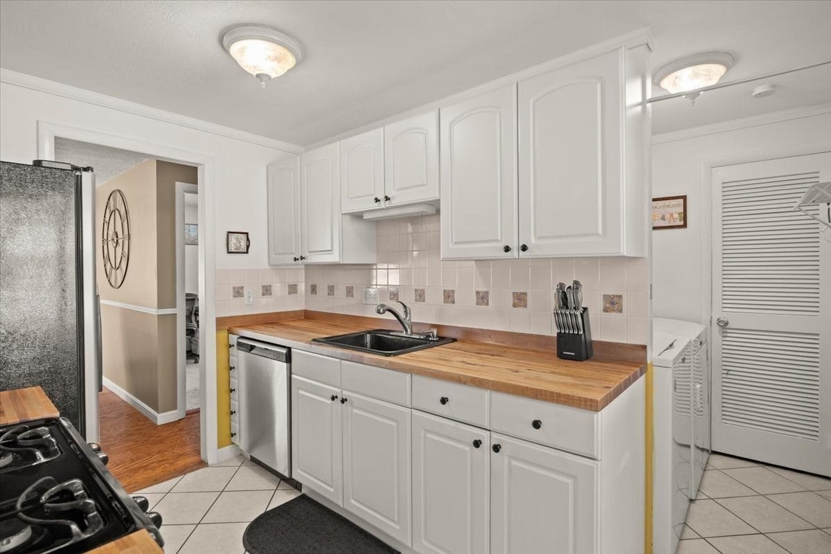 90 Smoke Rise Cir, Swansea, MA Photo #13