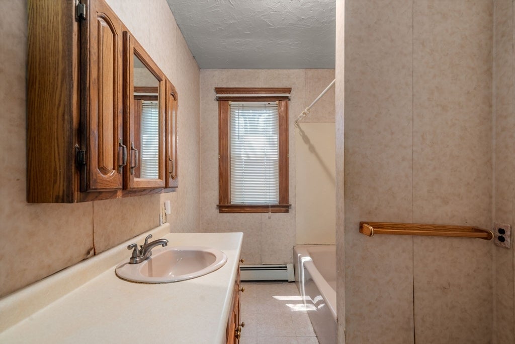 6 Indiana St, Worcester, MA, 6 Indiana St, Worcester, MA Photo #10