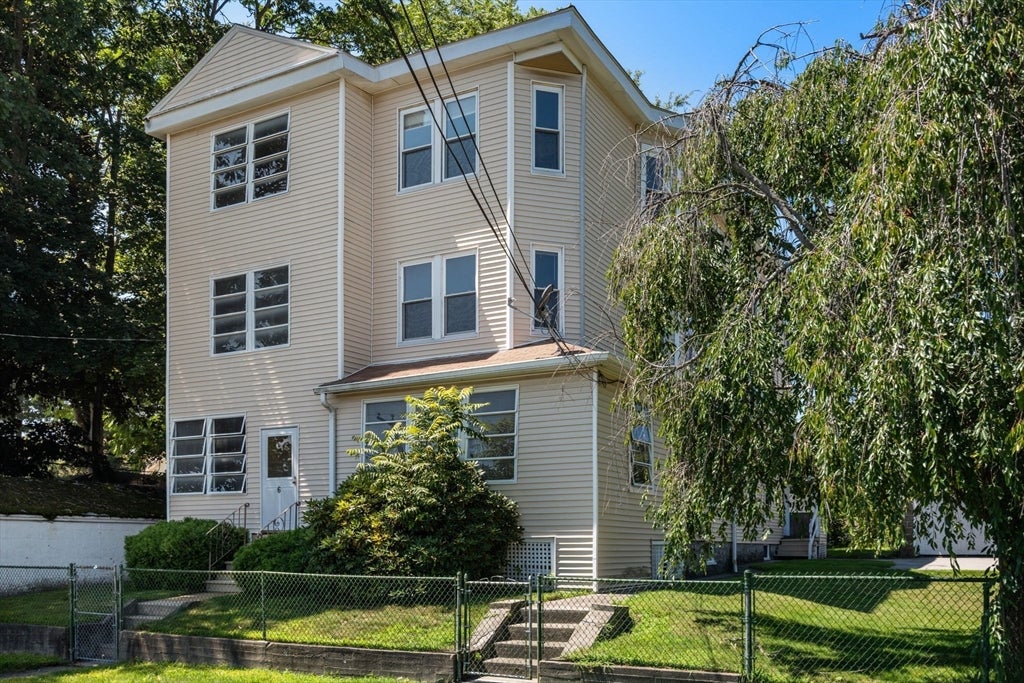 6 Indiana St, Worcester, MA, 6 Indiana St, Worcester, MA Photo #2